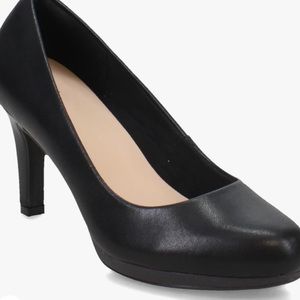 Brand New Black Leather Clark’s Womens Dress Pumps Size 8 1/2